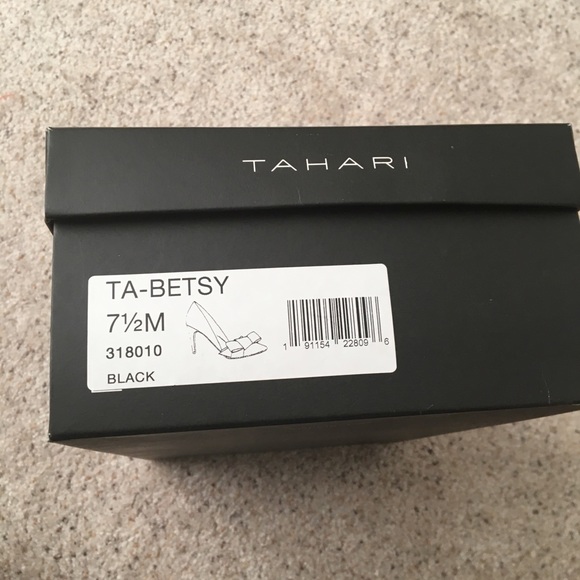 Tahari pointed toe-pump size 7.5 - Picture 8 of 8